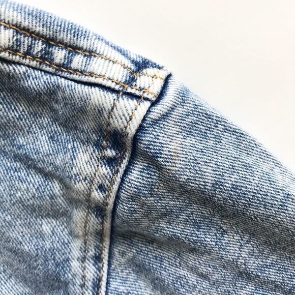 H&M hooded acid wash soft denim jacket VGUC (very light stain on shoulder) 5-6Y - Picture 9 of 10